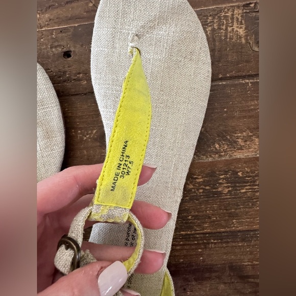 TOMS Women’s Playa Sandal, Yellow burlap - Picture 7 of 12